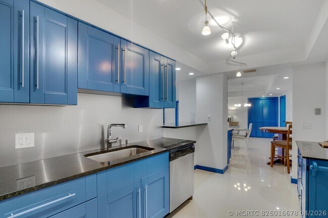 Building Photo - 2295 S Ocean Blvd