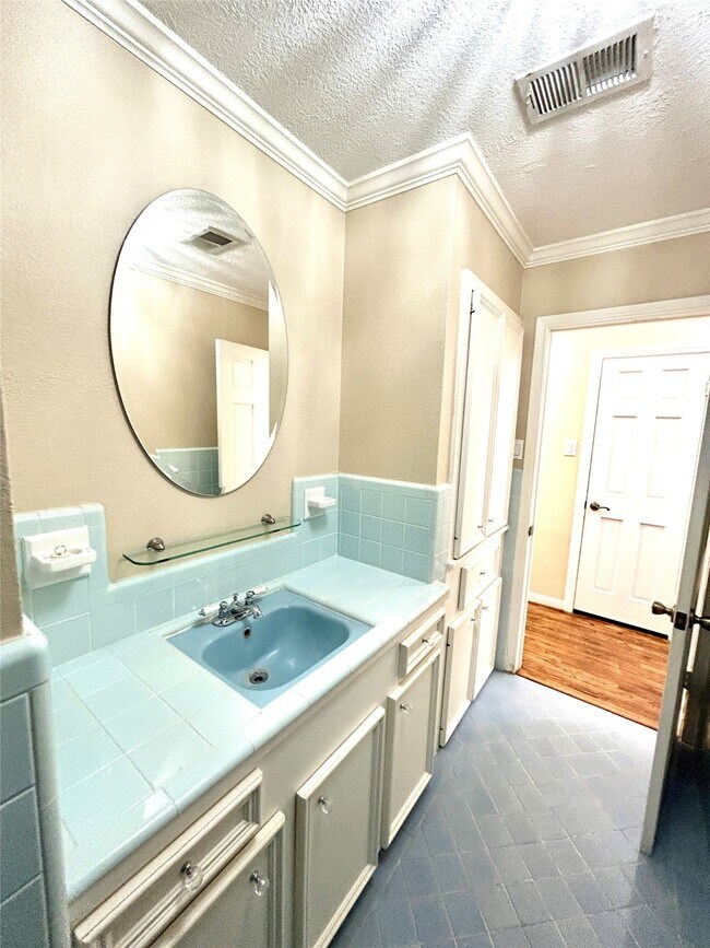 Building Photo - 5022 Darnell St