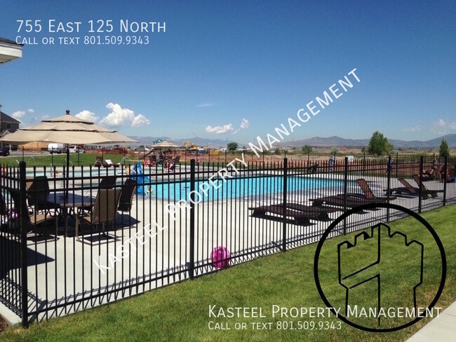 Building Photo - 755 E 125 N St