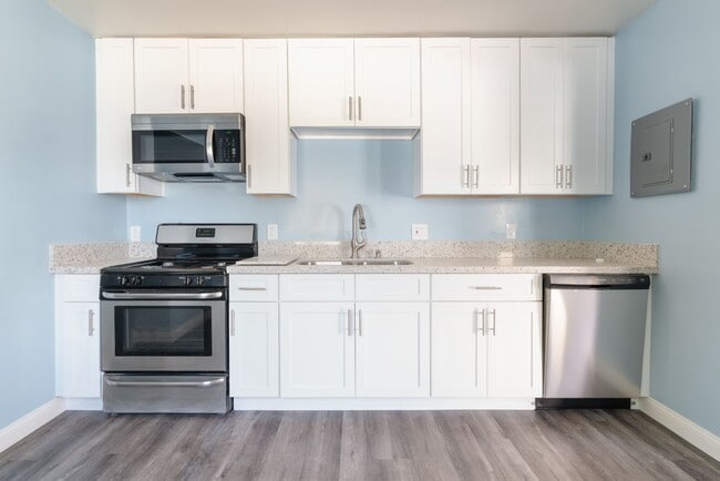 Building Photo - Central San Diego Duplex with Convenient Access to Local Hot Spots!