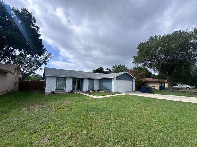 Building Photo - Newly Remodeled 3 Bd | 2 Ba | 2 Car Garage in NW Oxbox! Move In Ready!