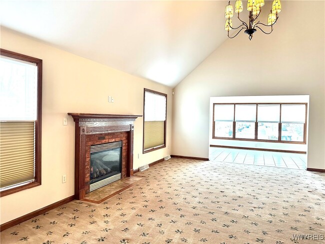 Building Photo - 8047 Laurel Park Ln