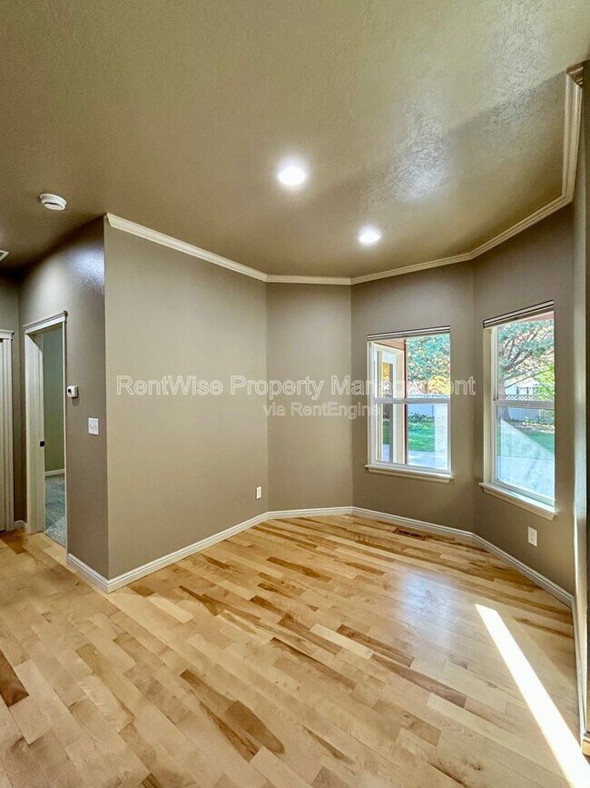 Building Photo - 2253 W los Flores Dr