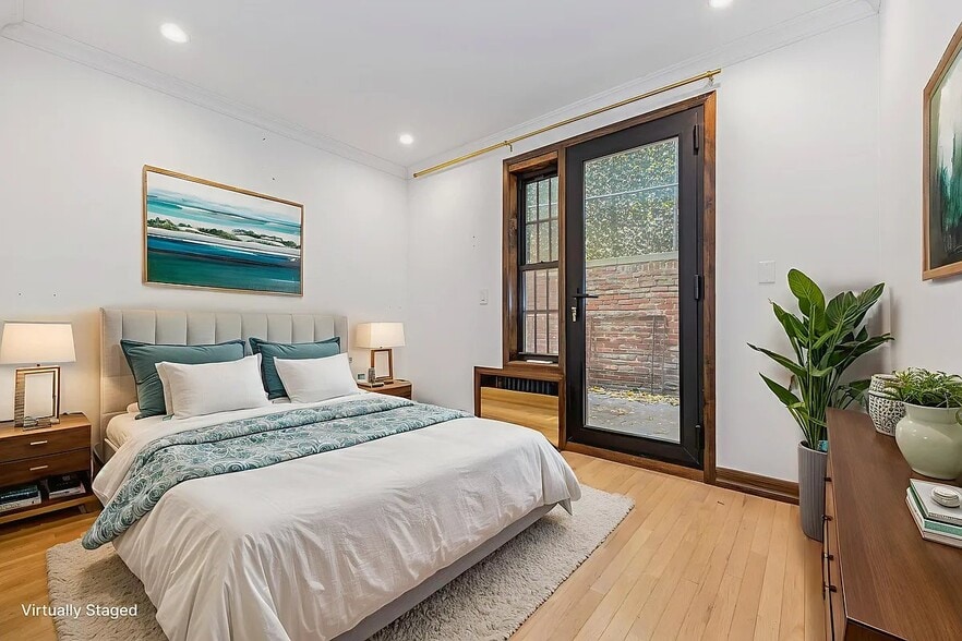 Building Photo - 121 E 37th St