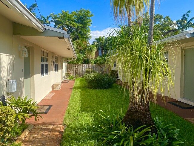 Courtyard - 1406 NE 17th Ct