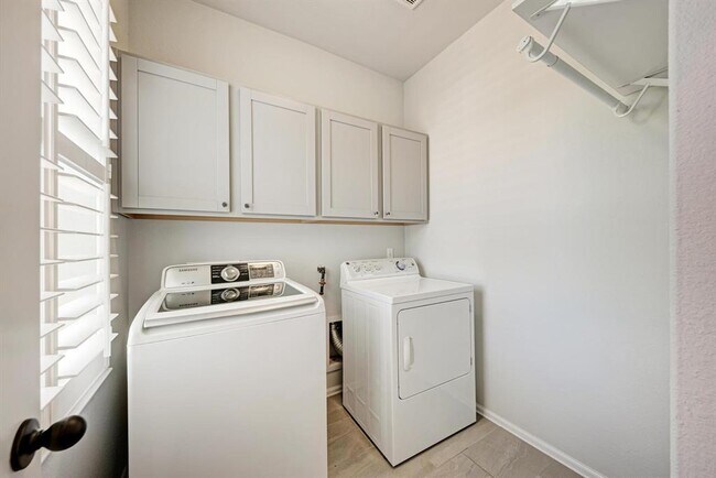 Building Photo - 10201 Cienega Cove
