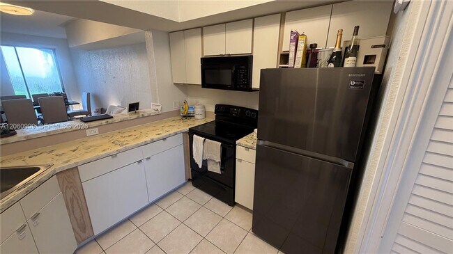 Building Photo - 735 SW 148th Ave