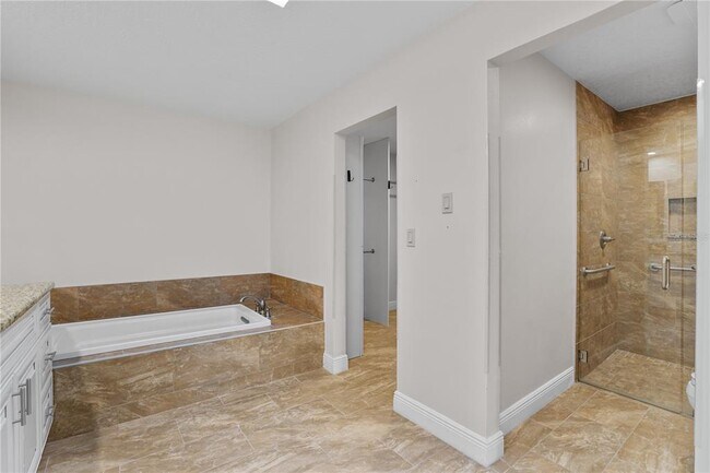 Building Photo - 6766 Edgeworth Dr