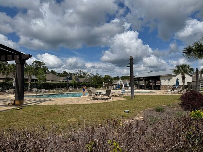 Building Photo - Pensacola - Deer Run - 4 bed, 2 bath w/ co...