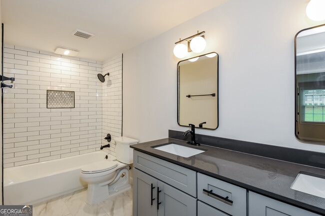 Building Photo - 234 Pinehurst Ln