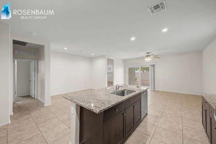 Building Photo - 2431 S 46th St