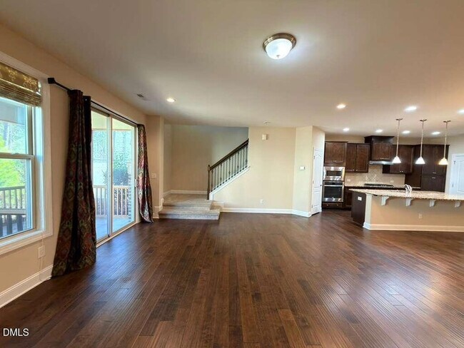 Building Photo - 305 Alamosa Pl