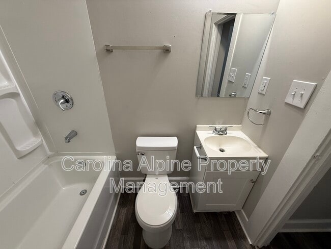 Building Photo - 1126 4th St