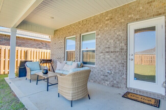 Building Photo - Modern 4BR/3BA Home with Loft, Spacious Yard & Blackwater Reserve Resort-Style Amenities-Now offe...