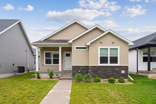 Primary Photo - 116 Axlewood Dr