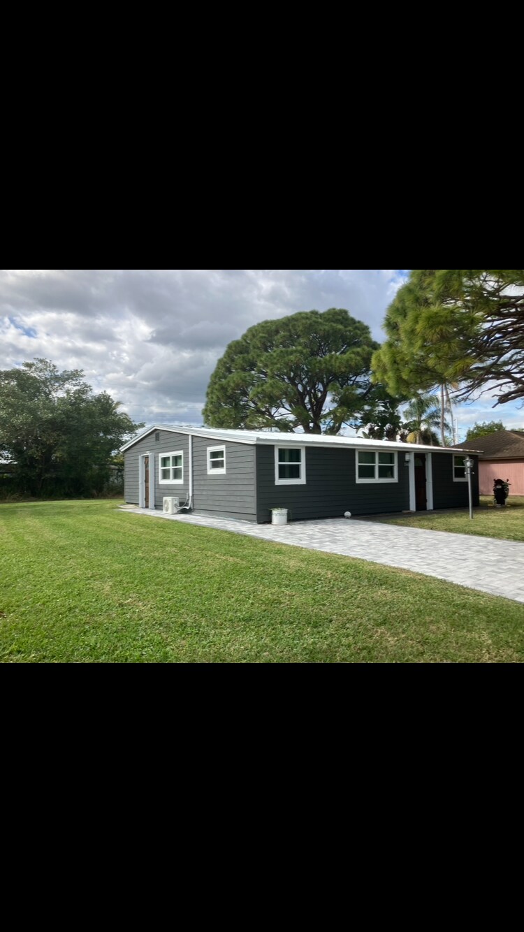 Exterior - 1561 5th Ct