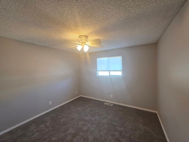 Building Photo - 7113 W Arrowhead Ave