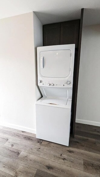 Building Photo - 4905 Iroquois Ave