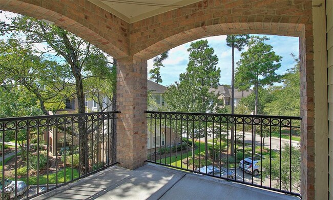 Building Photo - 6607 Lake Woodlands Dr