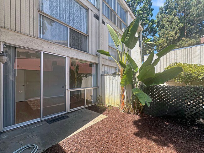 Building Photo - Charming 1BD/1BA Condo in Mission Valley W...
