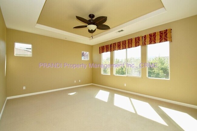 Building Photo - 19 Waterbury Ln