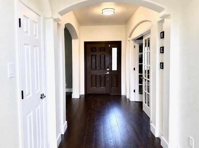 Building Photo - 16028 Dark Ln