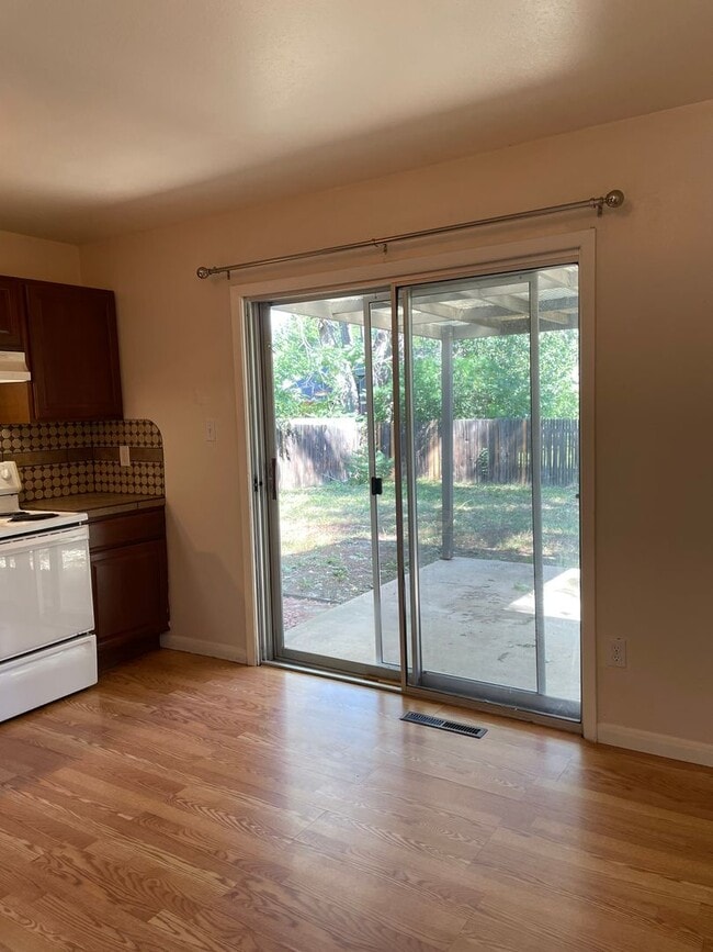 Building Photo - STUDENTS WELCOME! 3 Bed 1.5 Bath Home in great location West Ft Collins w/ Garage and Fenced Yard