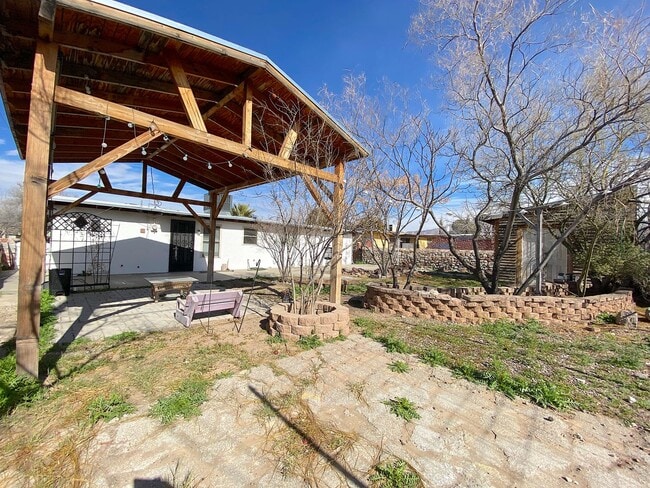 Building Photo - West El Paso 4 bed refrig A/C Home