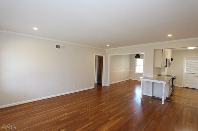 Building Photo - 425 Lindbergh Dr NE