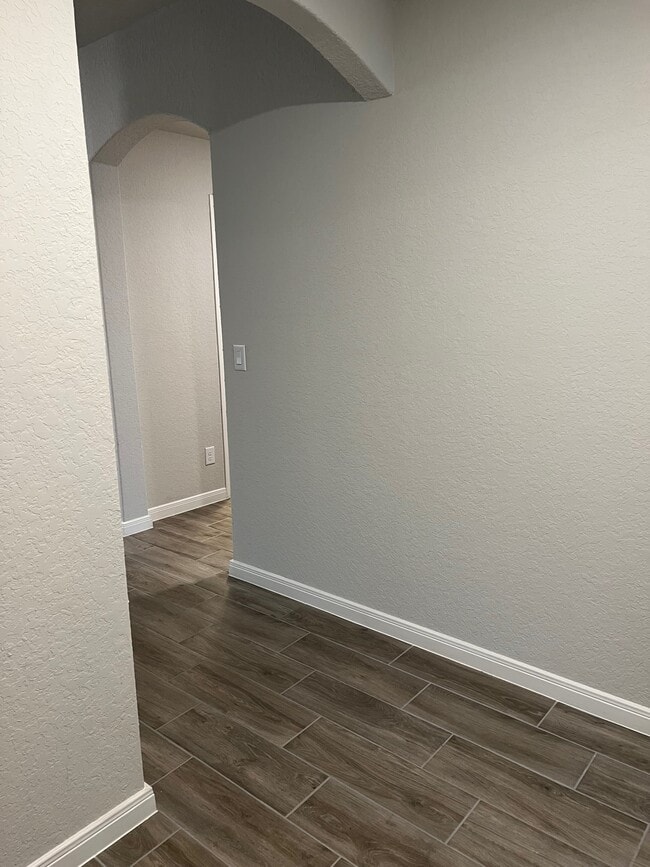 Building Photo - 525 Sentry Valley St