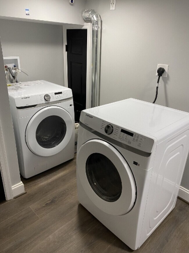 Building Photo - 3908 Claremont St