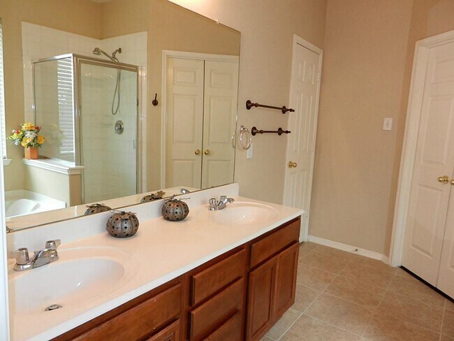 Building Photo - 25215 Ibris Ranch Dr
