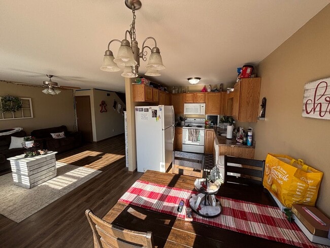 Building Photo - Your Dream Home Awaits – Gorgeous 4 Bed / 2.5 Bath with Spacious Backyard & Attached Garage