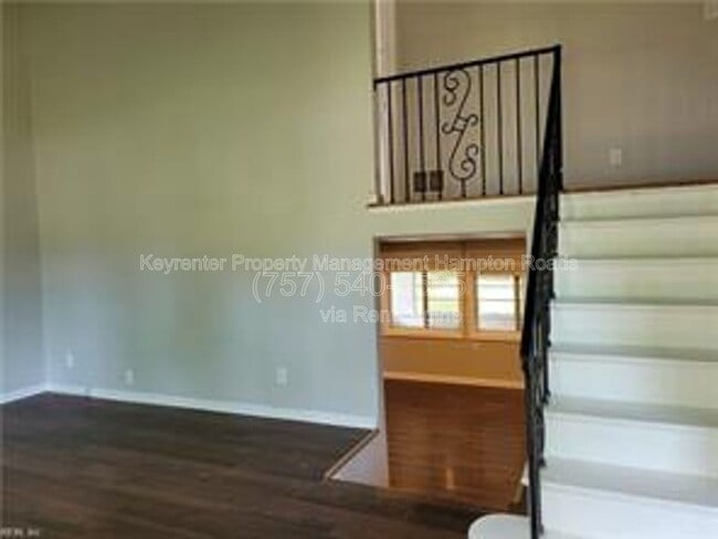 Building Photo - 1289 River Oaks Dr