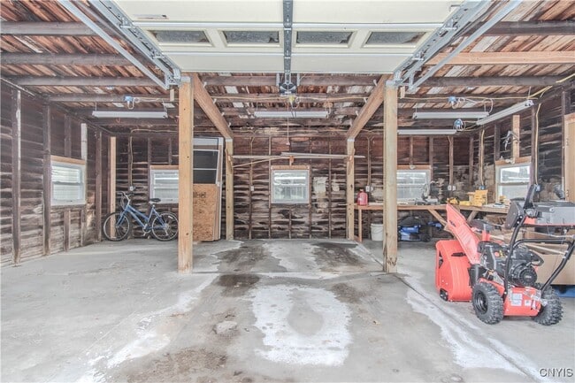 Building Photo - 325 Holcomb St