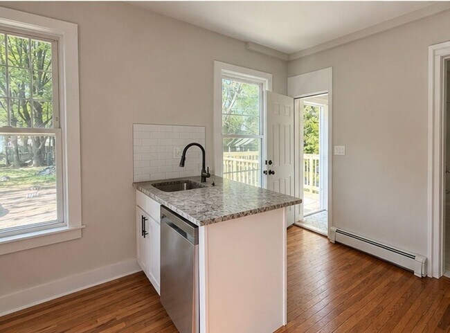 Building Photo - 271 Elm St