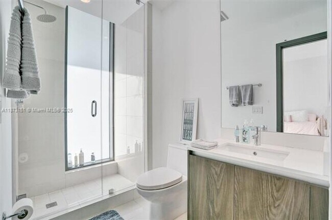 Building Photo - 480 NE 31st St