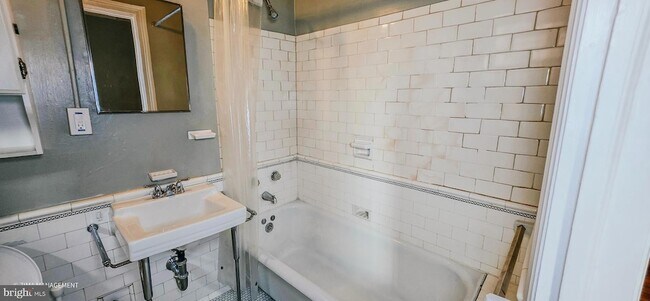 Building Photo - 1954 Columbia Rd NW