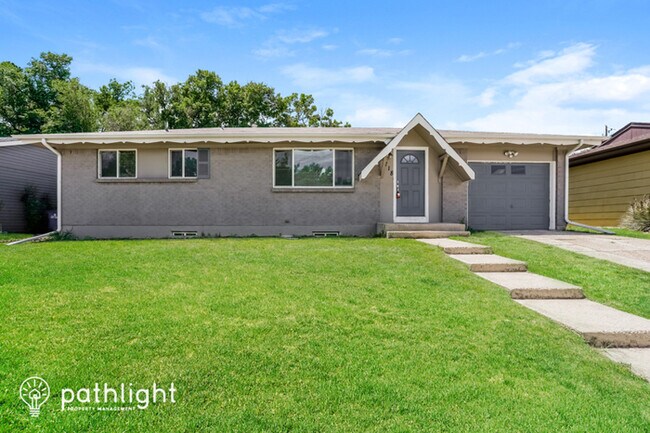 Primary Photo - 718 N Kingsley Dr, Colorado Springs, CO, 8...