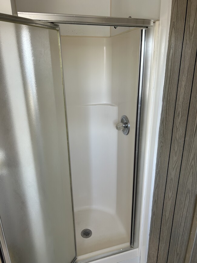 No Tub. Shower Stall Only! Size ld for a Small or Medium Size: Comfortably for Person - 126 Continental Ave