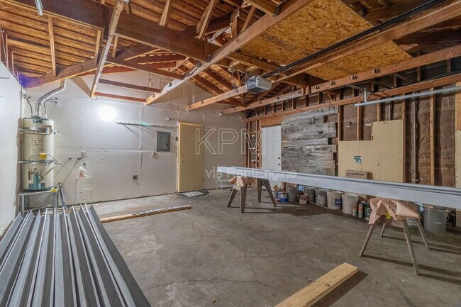 Building Photo - 1036 Princess Dr