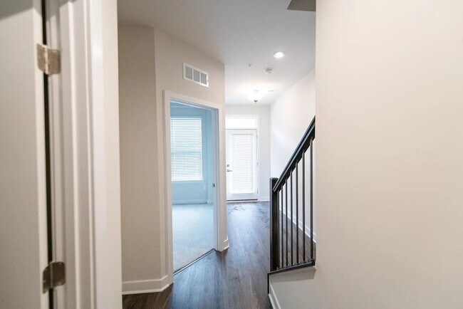Building Photo - 2816-2816 Evansgreen Dr