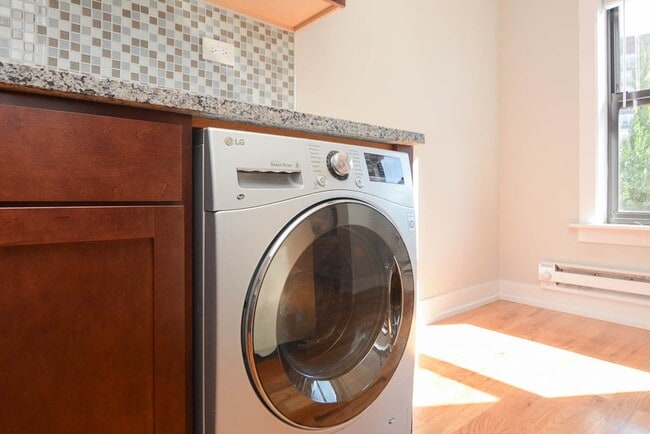 Building Photo - 555 W Arlington