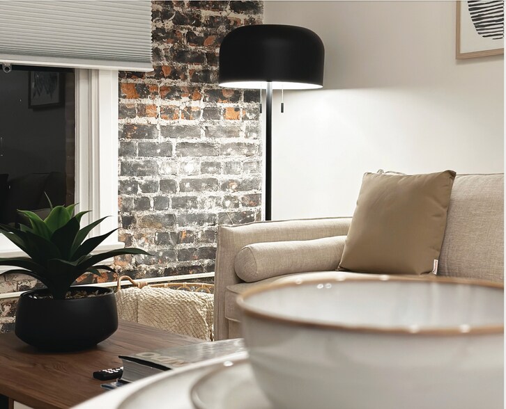 Building Photo - 1448 N Fuller Ave