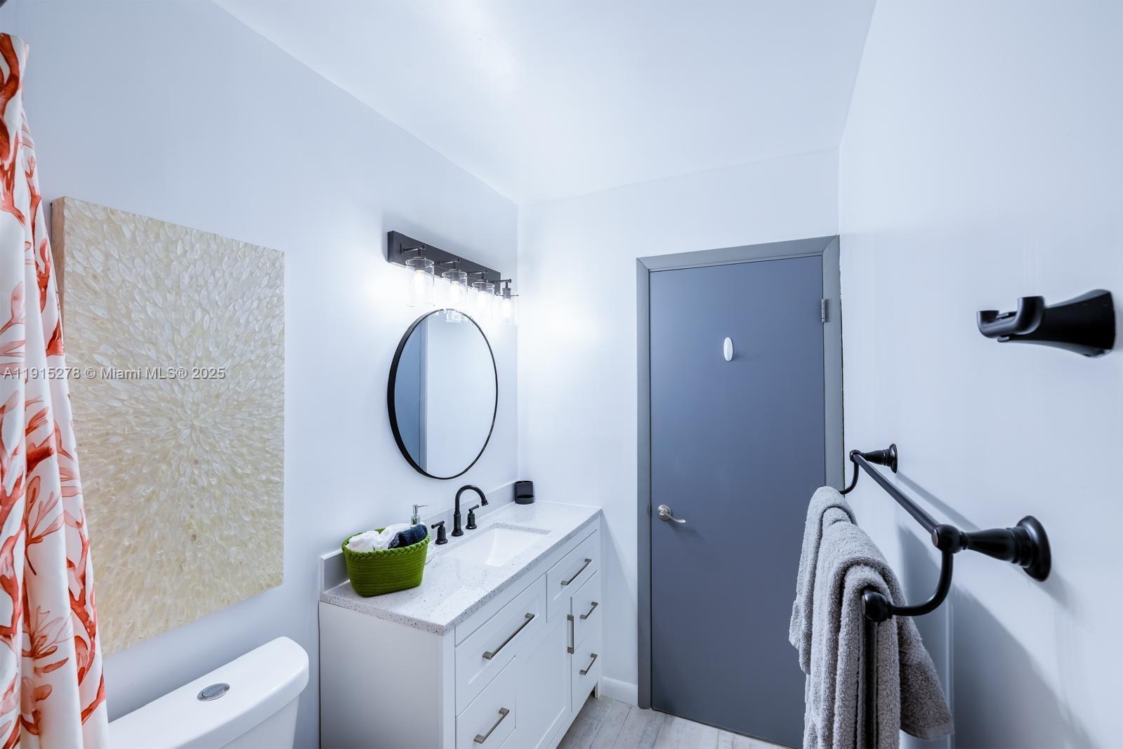 Building Photo - 312 N Luna Ct