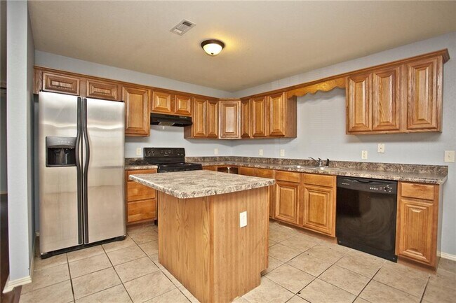 Building Photo - 3014 S B St