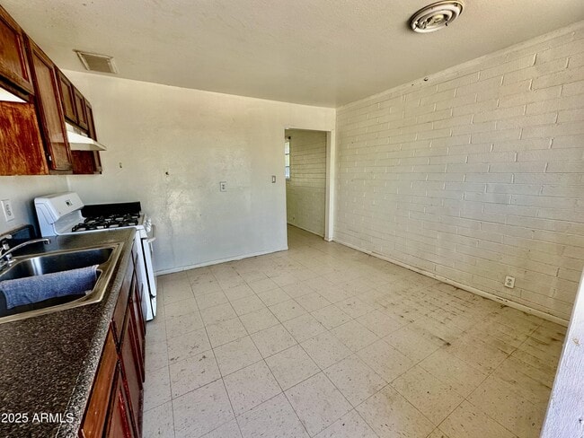 Building Photo - 4832 S 37th Ave