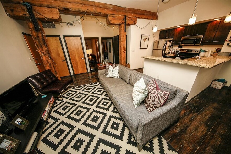 Primary Photo - Smokehouse Lofts