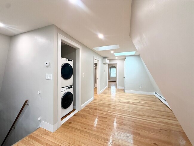 Building Photo - 6 Channing St