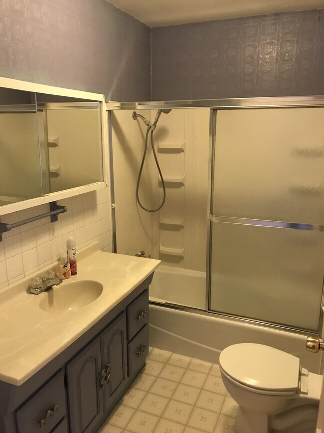 Building Photo - One of a kind ranch home with lake mountain views!